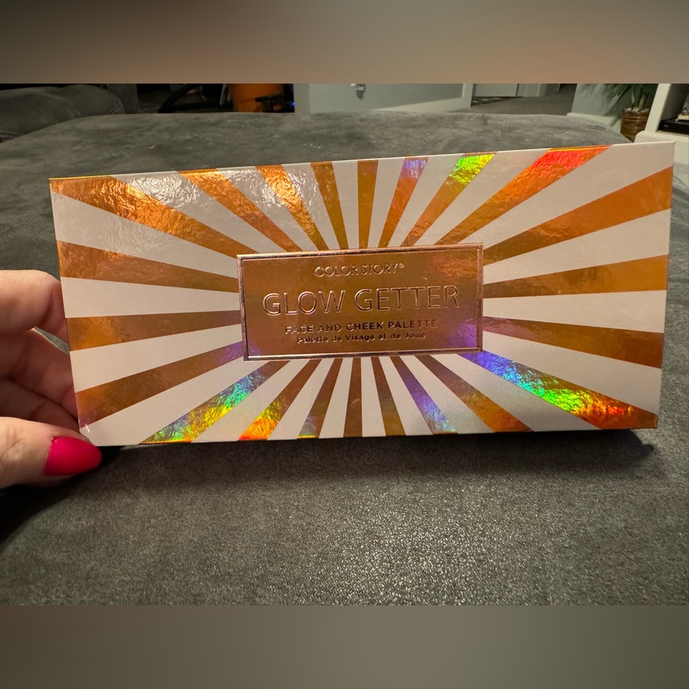 Color Story Radiant Glow Palette